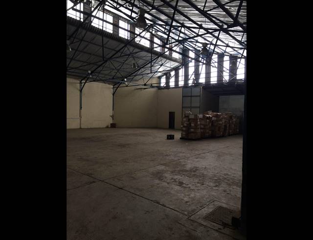 879M² FACTORY TO LET IN PAARDEN EILAND